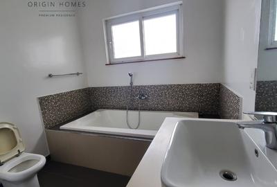 3 Bed Apartment with En Suite at Lavington - 4