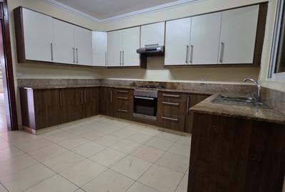 3 Bed Apartment with En Suite in Riverside - 3