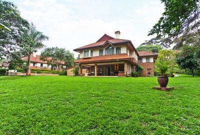 5 Bed House with En Suite at Rossly Park Lone Tree - 2