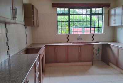 5 Bed Townhouse with En Suite at Rosslyn Redhill - 4