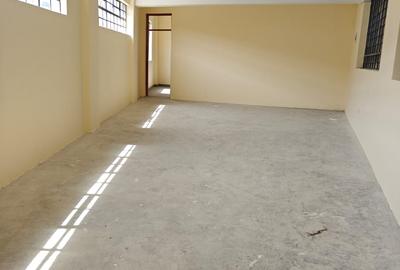 70,000 ft² Warehouse in Industrial Area - 3