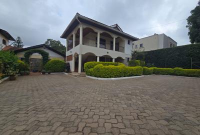 Furnished 2 Bed Apartment with En Suite in Nyari