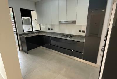 2 Bed Apartment with En Suite in Westlands Area - 4