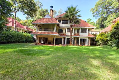 5 Bed Townhouse with En Suite at Rossylin Lone Tree - 2