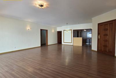 3 Bed Apartment with En Suite in Kileleshwa