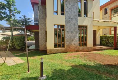 4 Bed Townhouse with En Suite at Lavington - 2