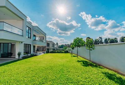 5 Bed Villa with En Suite in Runda - 2