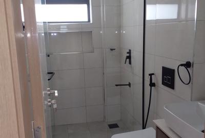 2 Bed Apartment with En Suite in Westlands Area - 4