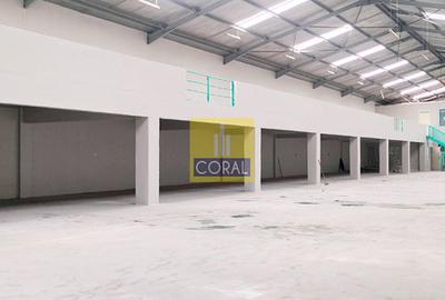 Warehouse with Parking in Industrial Area - 2