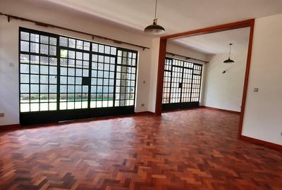 5 Bed Townhouse with En Suite in Lavington - 3