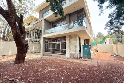 5 Bed Townhouse with En Suite at Lavington