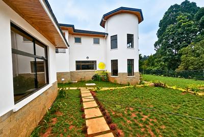 5 Bed House with En Suite in Nyari - 2