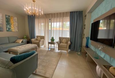 3 Bed Apartment with En Suite in Riverside - 4