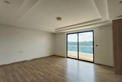 4 Bed Apartment with En Suite at 5Th Parklands
