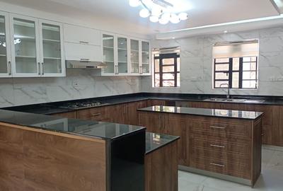 6 Bed House with En Suite in Kitisuru - 3