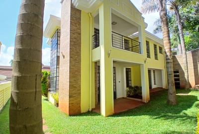 5 Bed Townhouse with En Suite in Lavington - 4