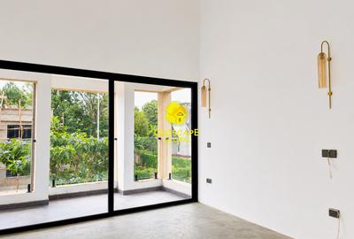 5 Bed House with En Suite in Runda - 2