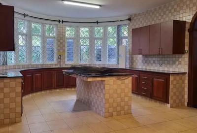 5 Bed Townhouse with En Suite at Rosslyn Lone Tree - 4