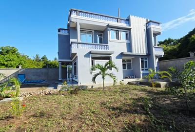 5 Bed Villa with En Suite in Diani - 3