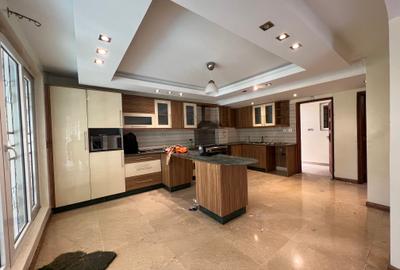 5 Bed Townhouse with En Suite at Convent Dr - 4