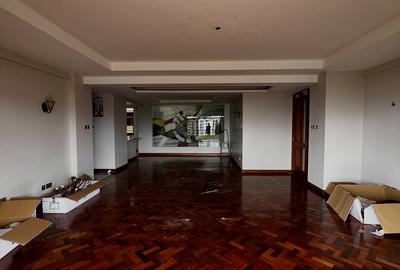 4 Bed Apartment with En Suite at Riverside Drive - 2