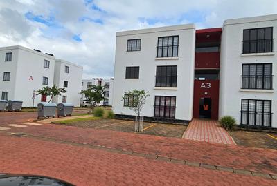 2 Bed Apartment with Swimming Pool in Tatu City