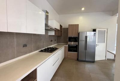 4 Bed Townhouse with En Suite in Lavington - 3