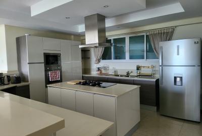 Furnished 3 Bed Apartment with En Suite in Riverside