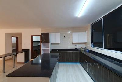 4 Bed Apartment with En Suite in Parklands - 2