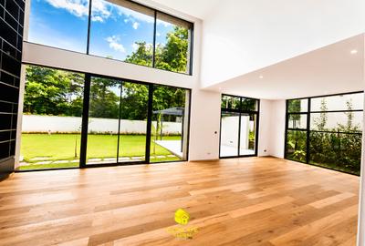 5 Bed House with En Suite in Runda - 2