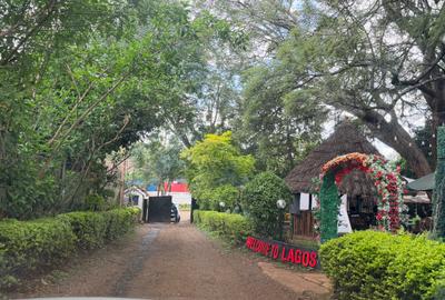 Commercial Property with Parking in Lavington
