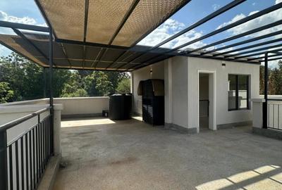 5 Bed Townhouse with En Suite in Lavington - 2