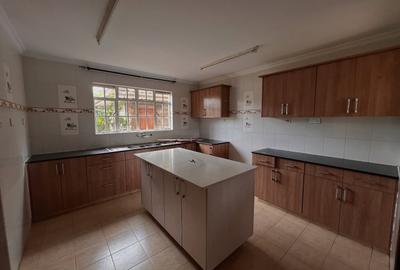 4 Bed Townhouse with En Suite at New Runda - 3
