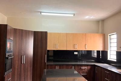 2 Bed Apartment with Swimming Pool in Kilimani - 3