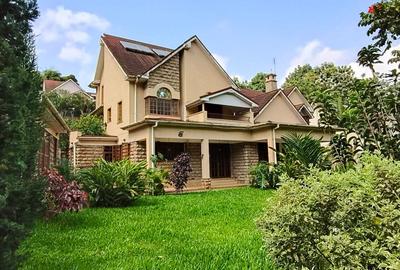 4 Bed Townhouse with En Suite in Rosslyn