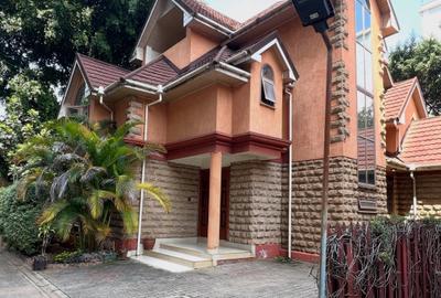 5 Bed Townhouse with En Suite at Othaya Road