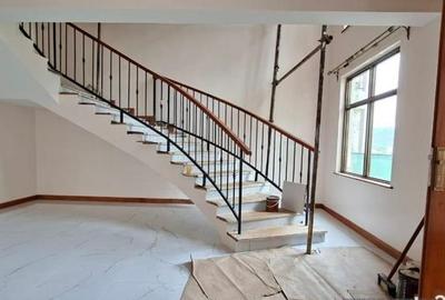 4 Bed Townhouse with En Suite in Rosslyn - 3