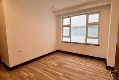 5 Bed Apartment with En Suite in Parklands - 3