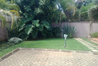 5 Bed Townhouse with En Suite in Lavington - 4