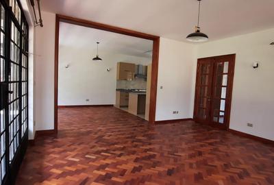5 Bed Townhouse with En Suite in Lavington - 3