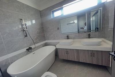 4 Bed Apartment with En Suite at Valley Arcade - 4