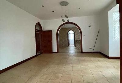 5 Bed Townhouse with En Suite in Rosslyn - 3