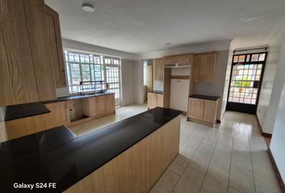 5 Bed House with En Suite in Runda - 3