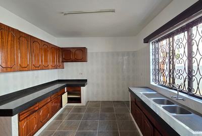 4 Bed Townhouse with En Suite in Kilimani - 4