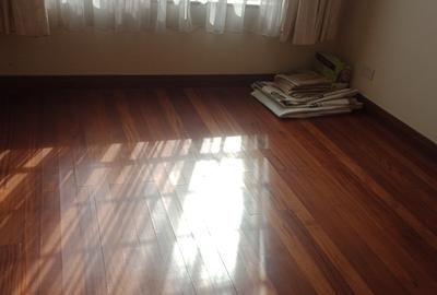 5 Bed Townhouse with En Suite in Lavington - 3
