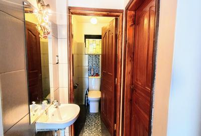 4 Bed Townhouse with En Suite at South C - 2