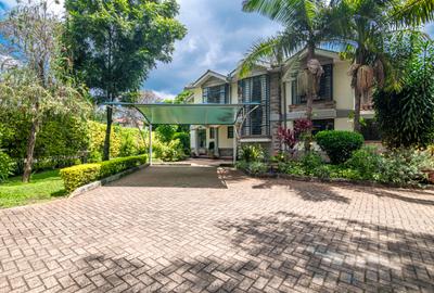 5 Bed House with Swimming Pool in Nyari - 3
