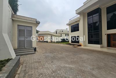 5 Bed House with En Suite in Kyuna - 3