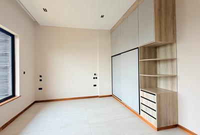 4 Bed Apartment with En Suite in Loresho - 3