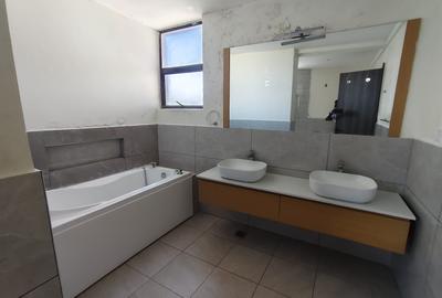 4 Bed Apartment with En Suite in Kileleshwa - 4